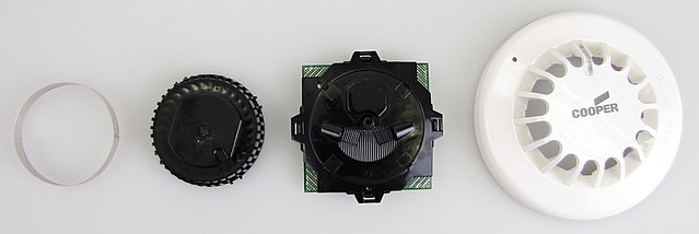 Silně znečištěné součásti lze rozebrat a vyčistit v ultrazvukové čističce