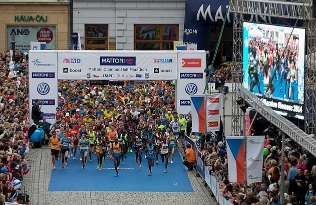 Půlmaratonu se zúčastnilo přes 5 tisíc běžců. Zdroj: http://www.runczech.com/